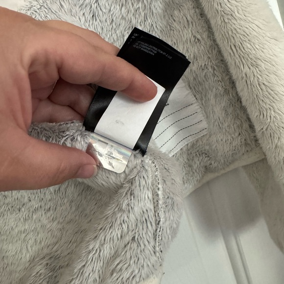 The North Face Cream and Gray Girls Puffer Jacket - Picture 6 of 10